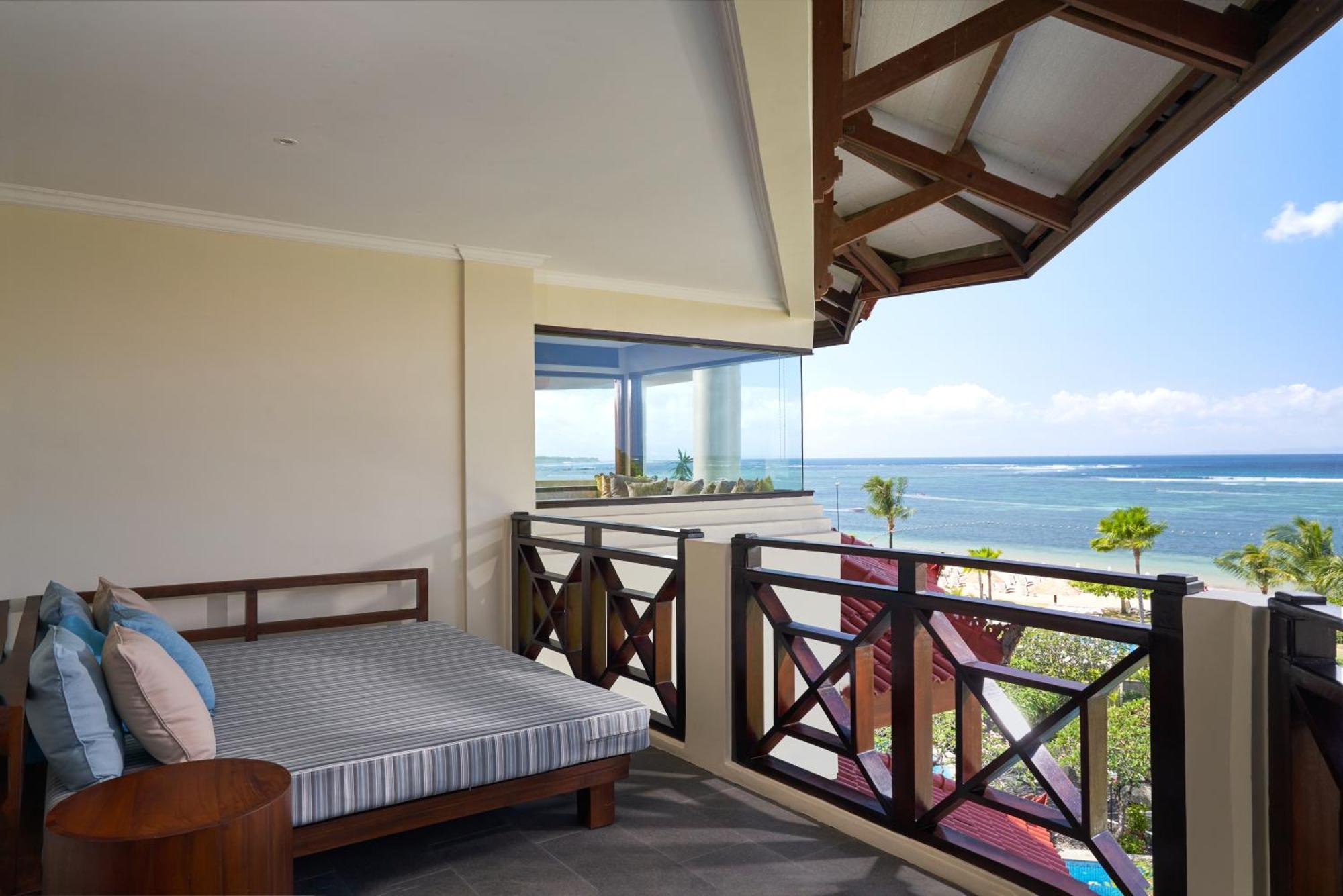 Grand Mirage Resort & Thalasso Bali Nusa Dua  Exteriör bild A balcony at a hotel