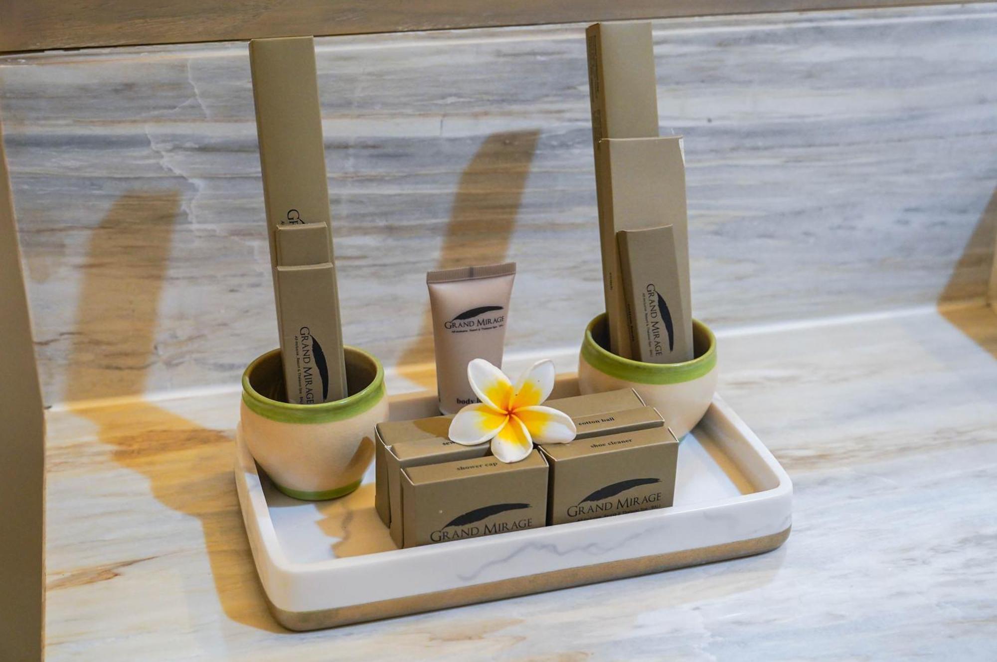 Grand Mirage Resort & Thalasso Bali Nusa Dua  Exteriör bild A selection of toiletries