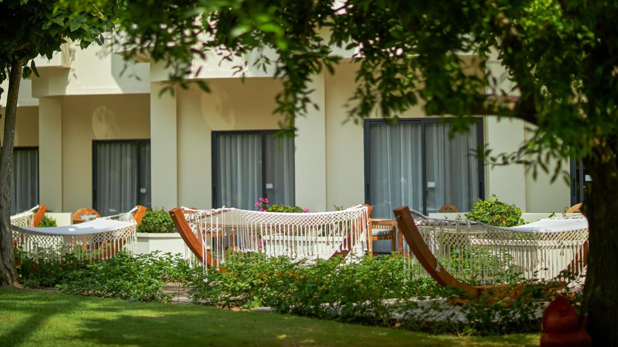 Grand Mirage Resort & Thalasso Bali Nusa Dua  Exteriör bild The hotel's garden