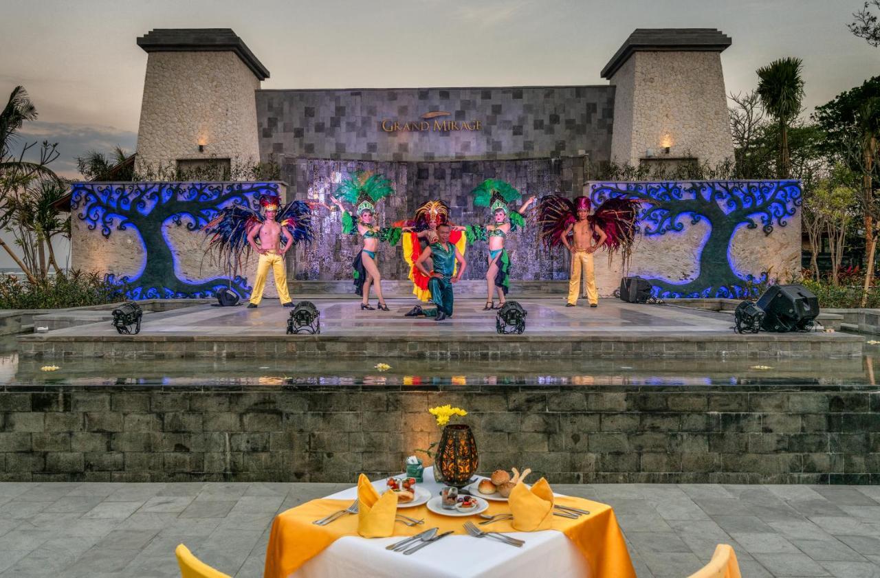 Grand Mirage Resort & Thalasso Bali Nusa Dua  Exteriör bild The stage of the resort's main theatre