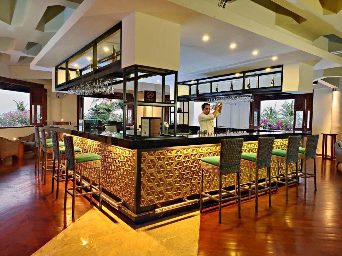 Grand Mirage Resort & Thalasso Bali Nusa Dua  Exteriör bild The bar at the hotel